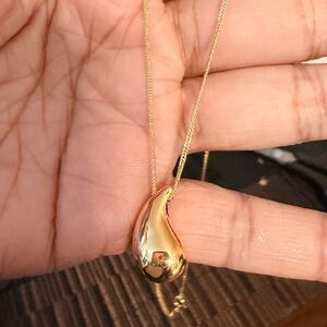 18k real Gold not plated Gold Teardrop Necklace and Stud Earrings Set..SEE PICS.